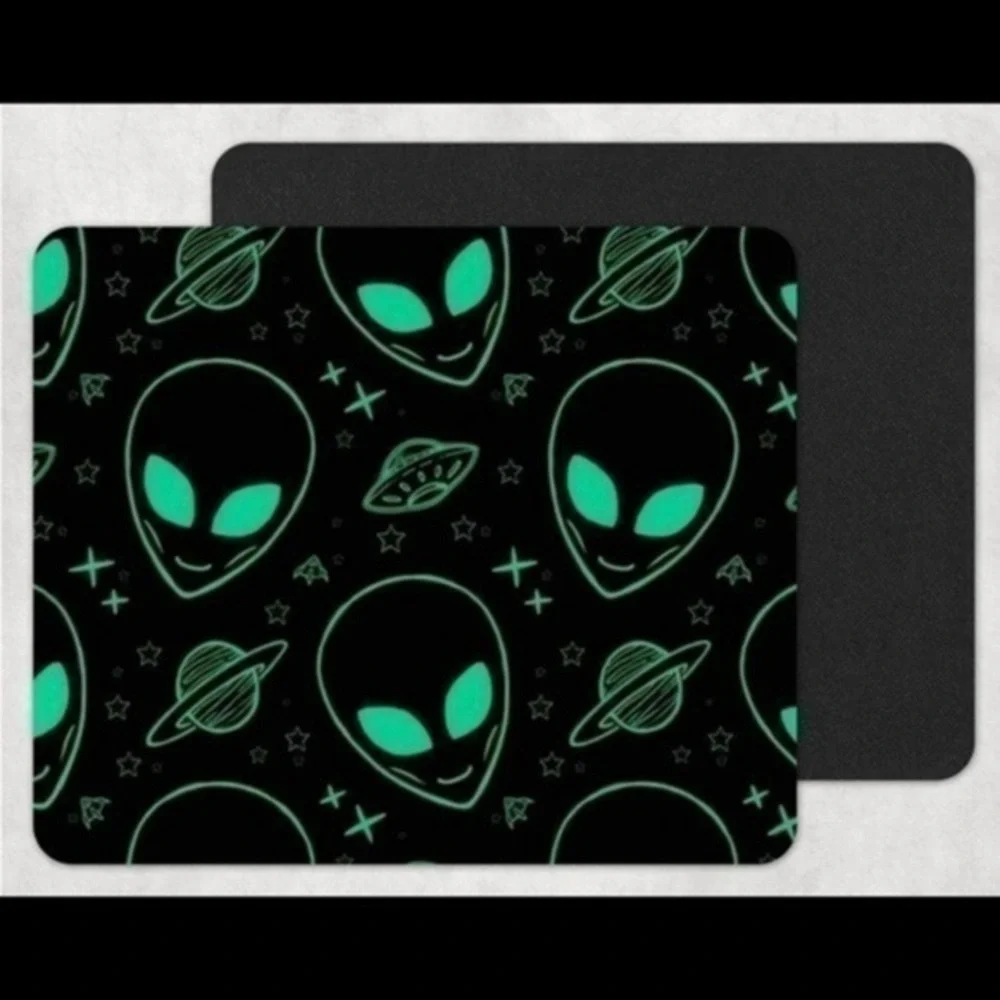 Black Alien Mouse Pad